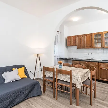 Vesela-3 By Interhome Вир